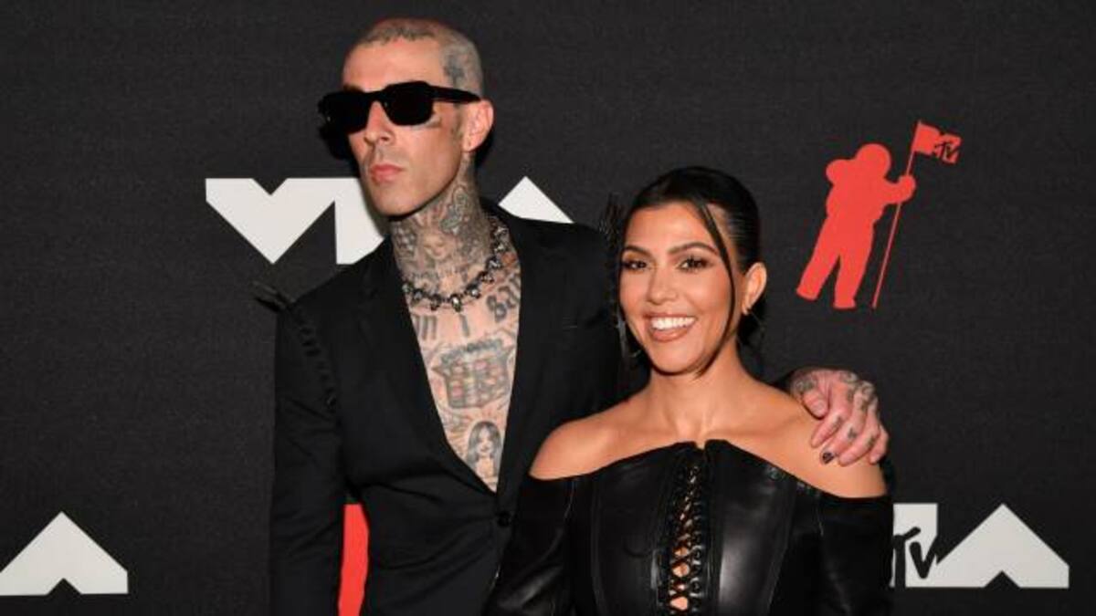 Travis Barker confiesa que ya ha logrado viajar cinco veces en avión